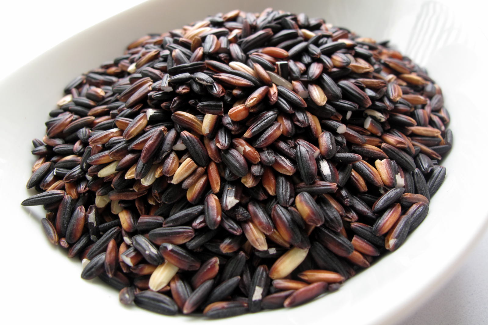 Uncooked black rice