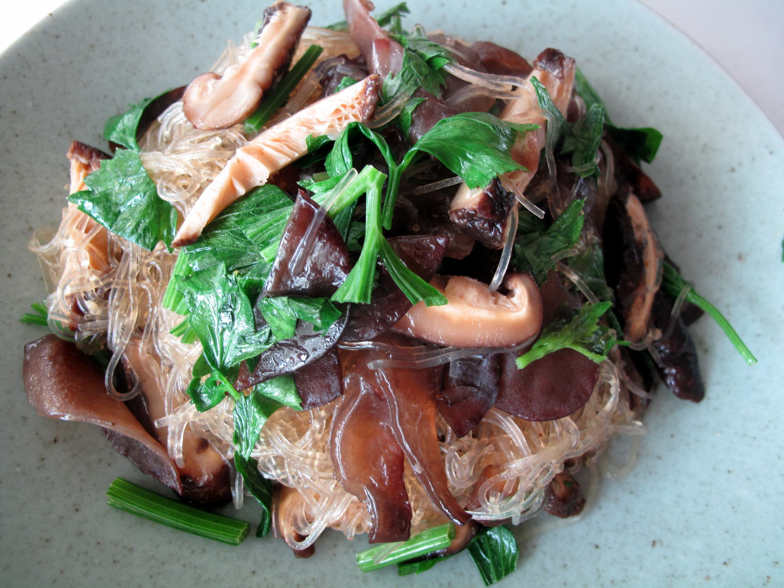 Glass Noodles Stir-fried with Mushrooms